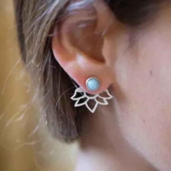 Jewelry - ⚜️[𝟯/$𝟭𝟴]⚜️Lotus Silver Jacket Earrings NEW